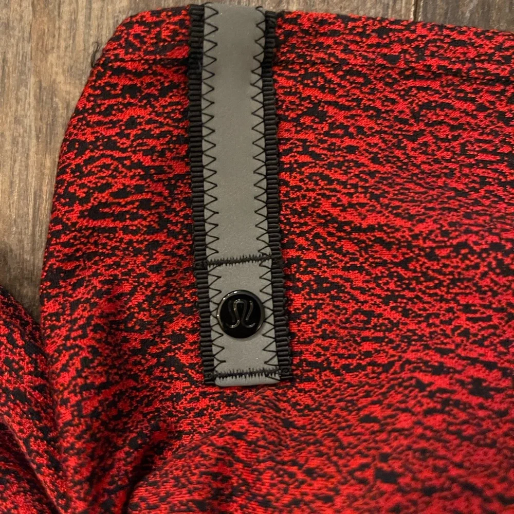🌺Lulu Lemon Athletica Red and Black Scarf